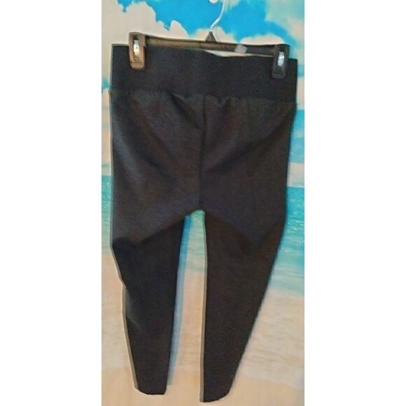 NWT: A pea in the pod woman's maternity wideband leggings. NWT: - Picture 4 of 8